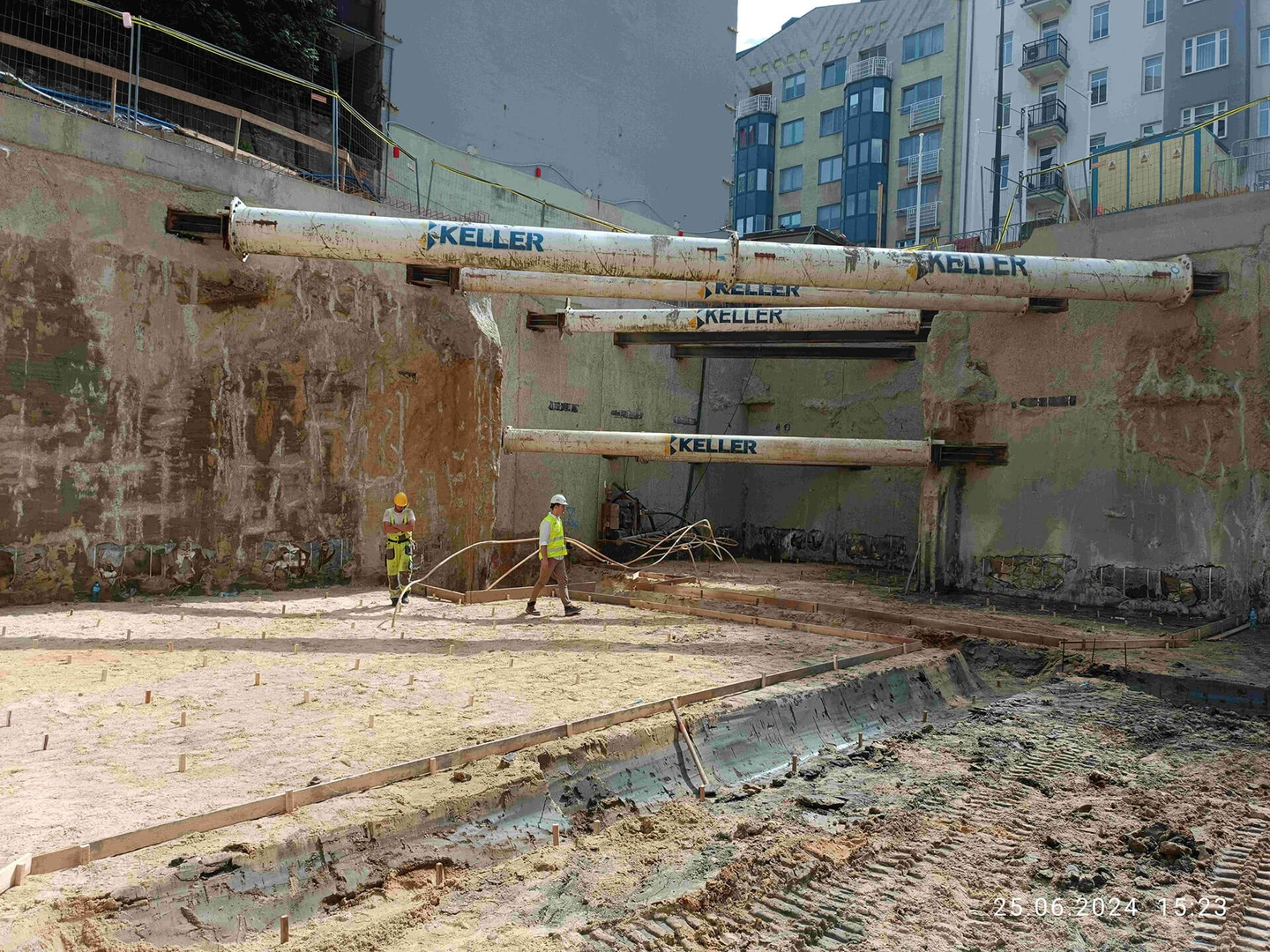 Postęp pracy inwestycji Żelazna 54, Warszawa Wola