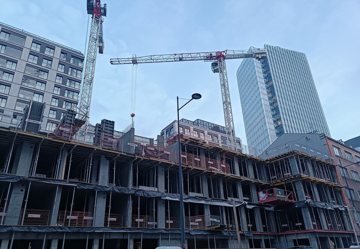 Postęp pracy inwestycji Żelazna 54, Warszawa Wola