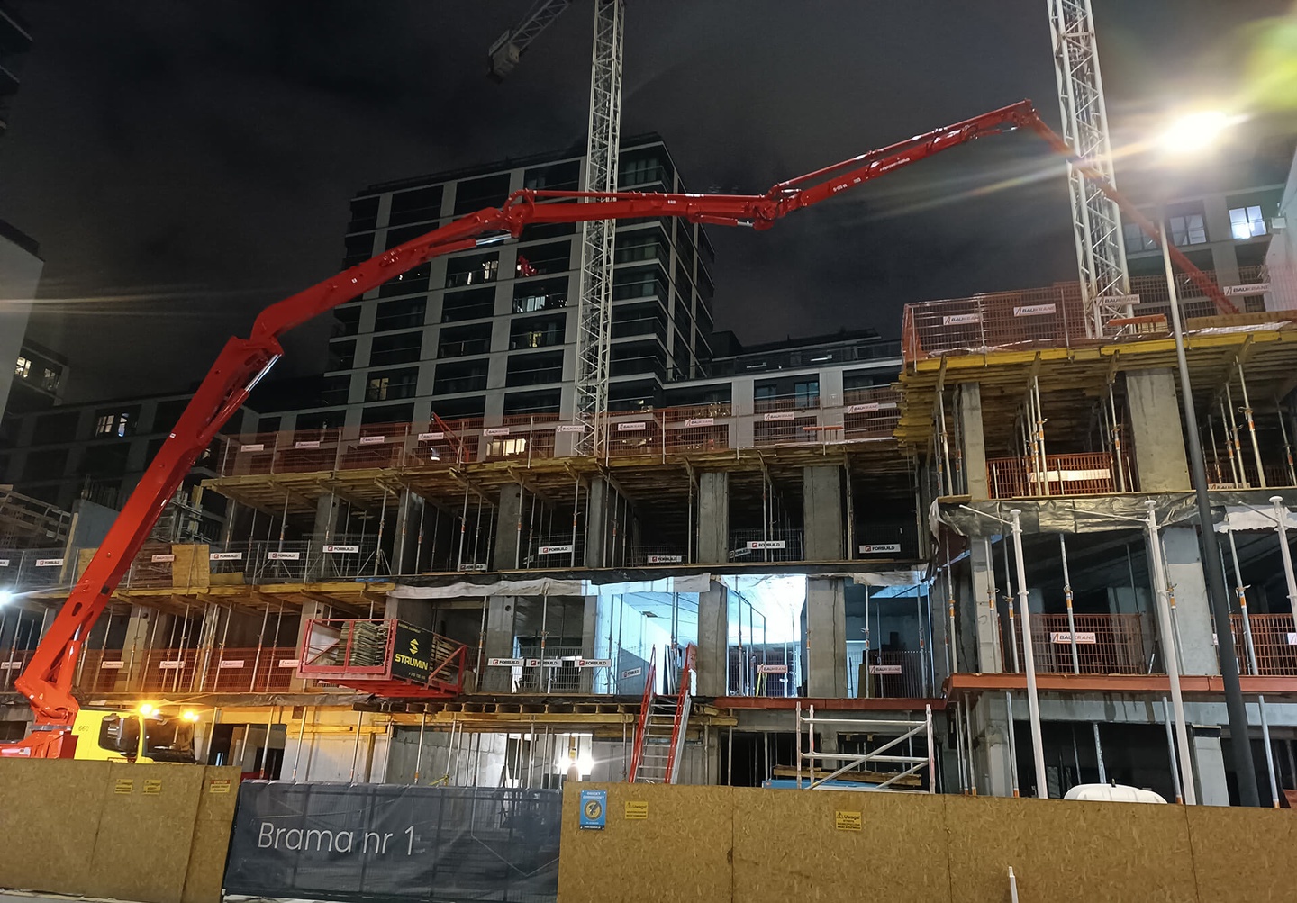 Postęp pracy inwestycji Żelazna 54, Warszawa Wola