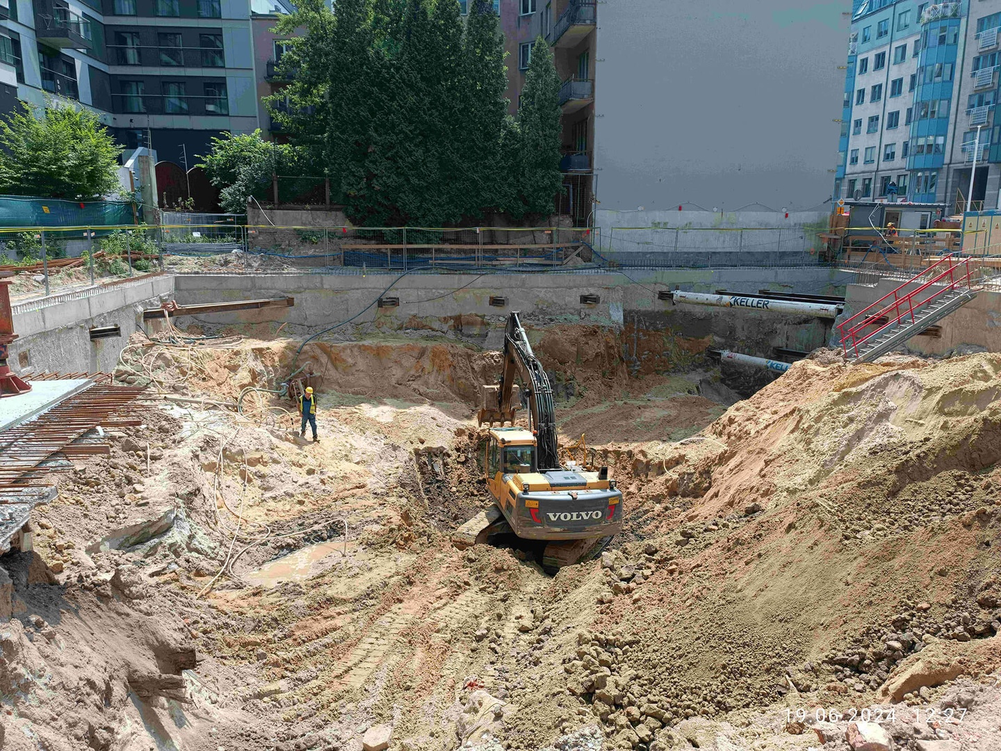 Postęp pracy inwestycji Żelazna 54, Warszawa Wola